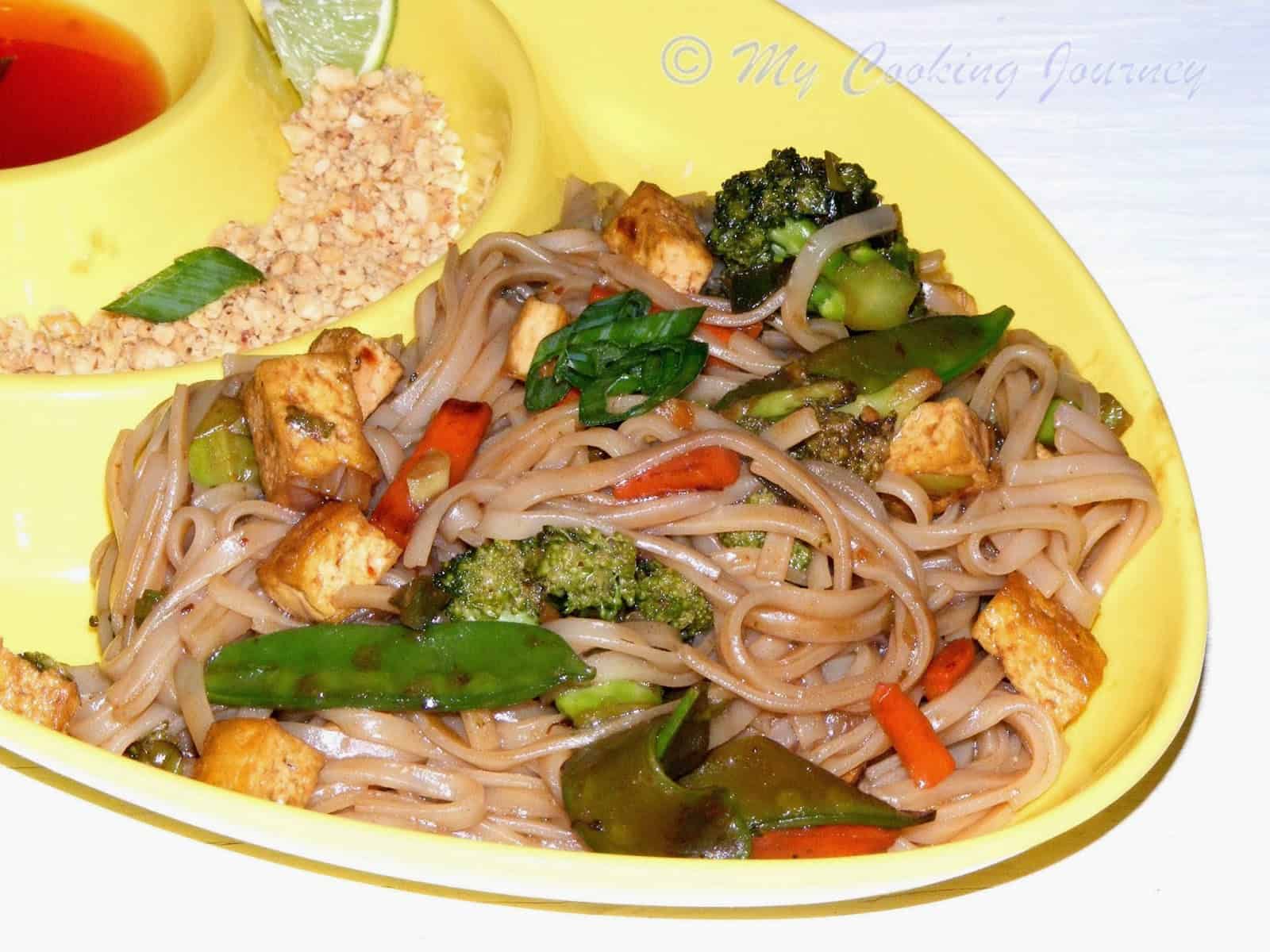Pad Thai with vegetables 