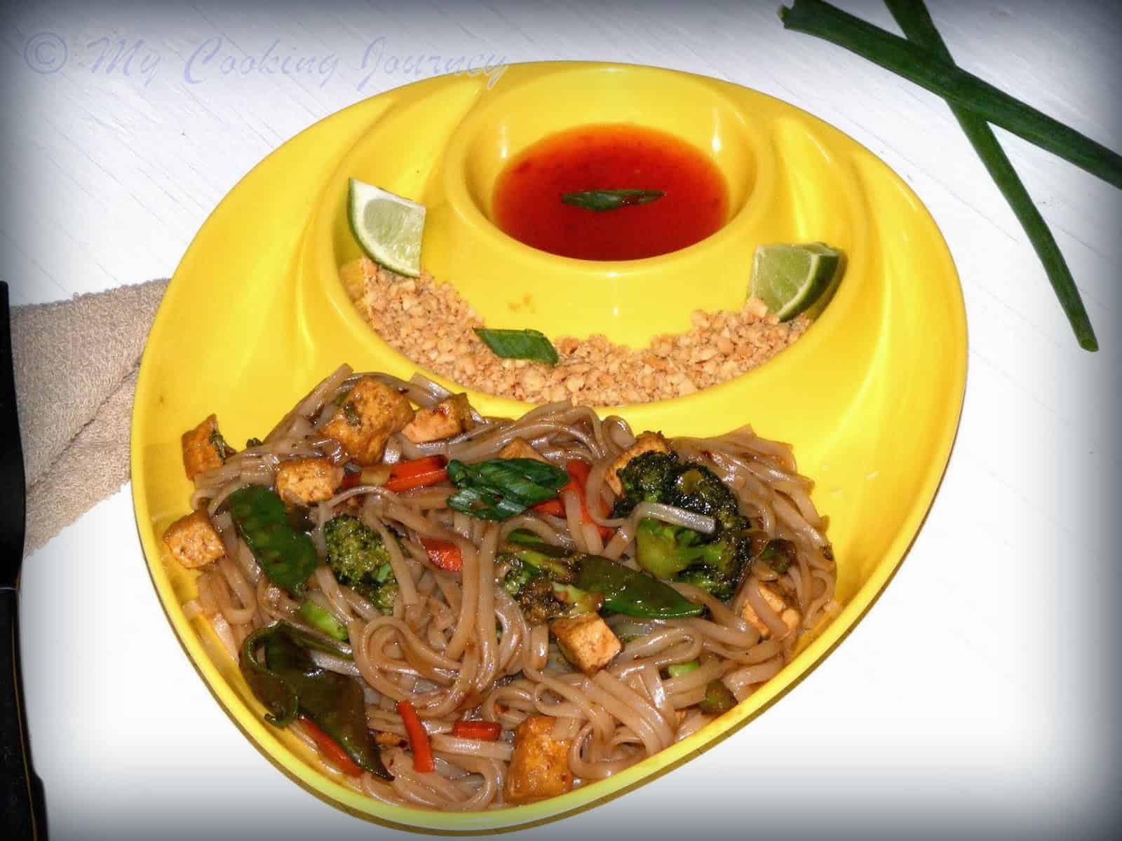 Pad Thai with sauce