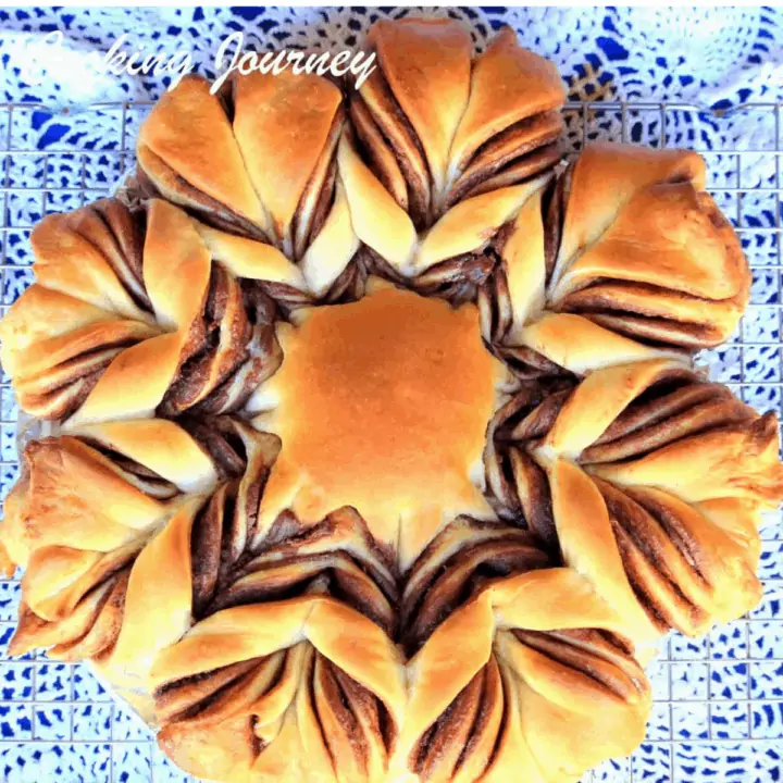 Flower Bread in a Plate