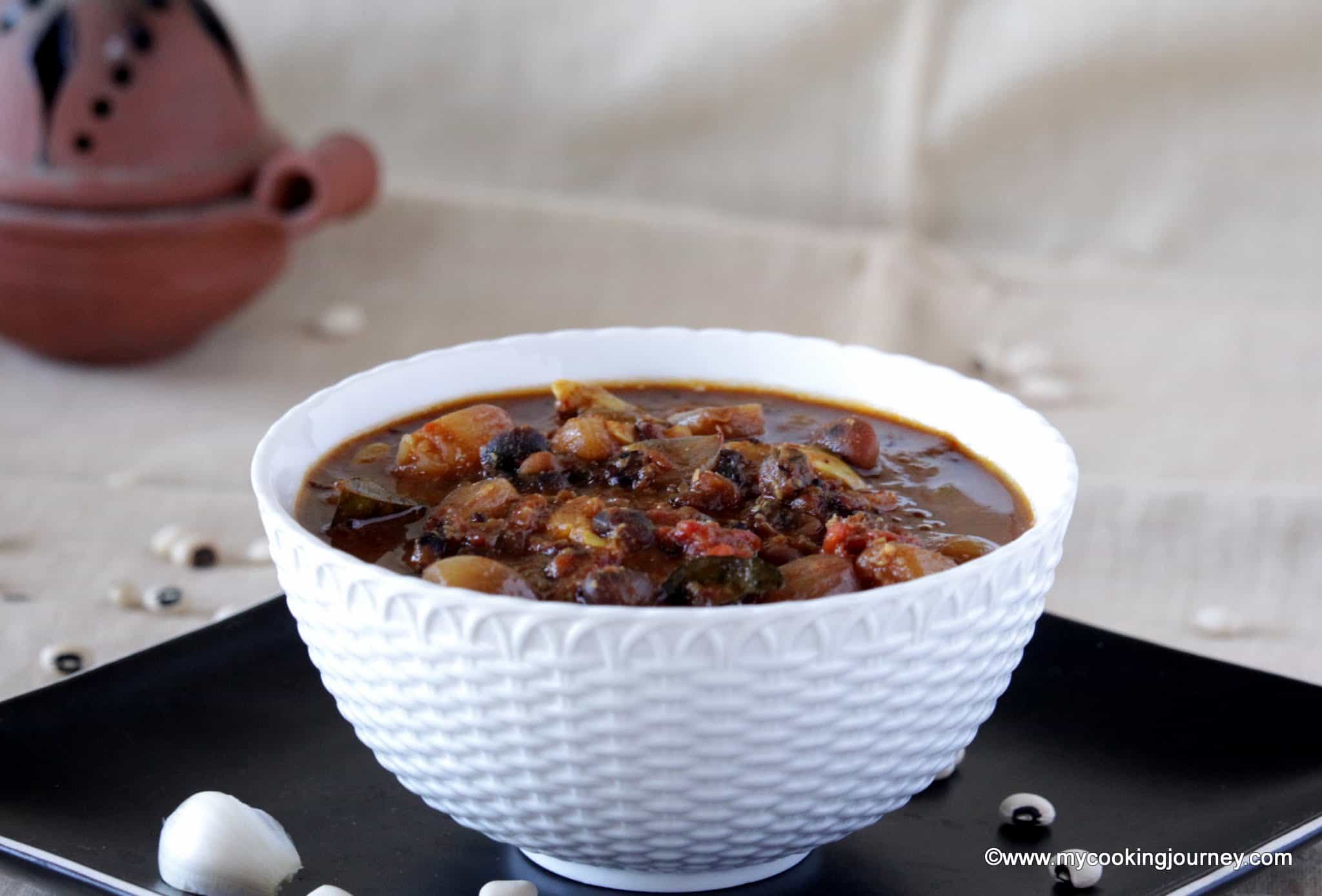 Thatta payiru kuzhambu in a white bowl