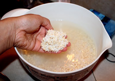 Soaking the rice with dal and methi seeds.