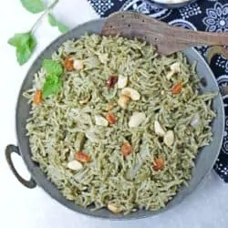 Mint rice garnished with cashews and raisin