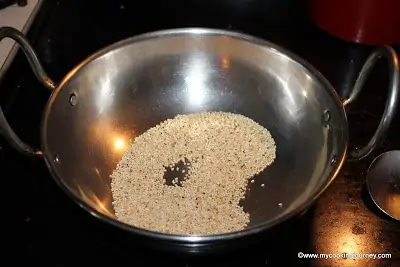 Frying sesame seeds