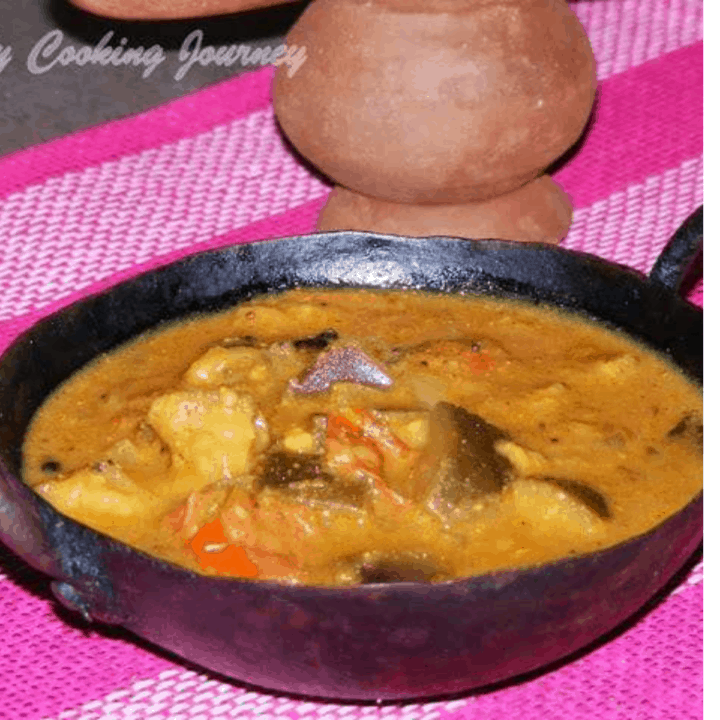 Kathirikkai Kaara Kuzhambu in a Pan
