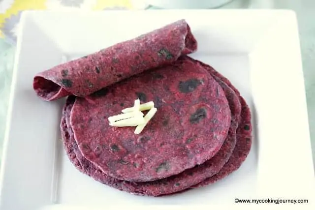 Beetroot Flatbread served in a tray