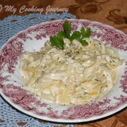 Fettuccine Alfredo (Classic and Creamy) Recipe in a plate