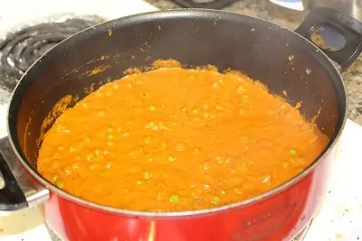 Cooking the masala paste in a pan