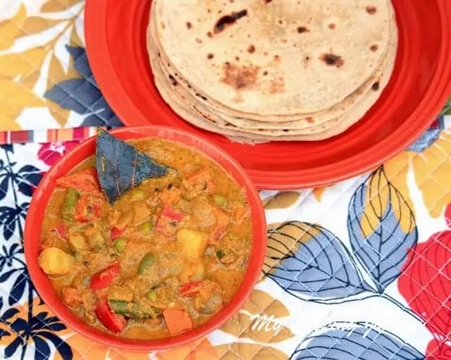 Nilgiris Kurma – Mixed Vegetable Kurma for Parotta in a  bowl