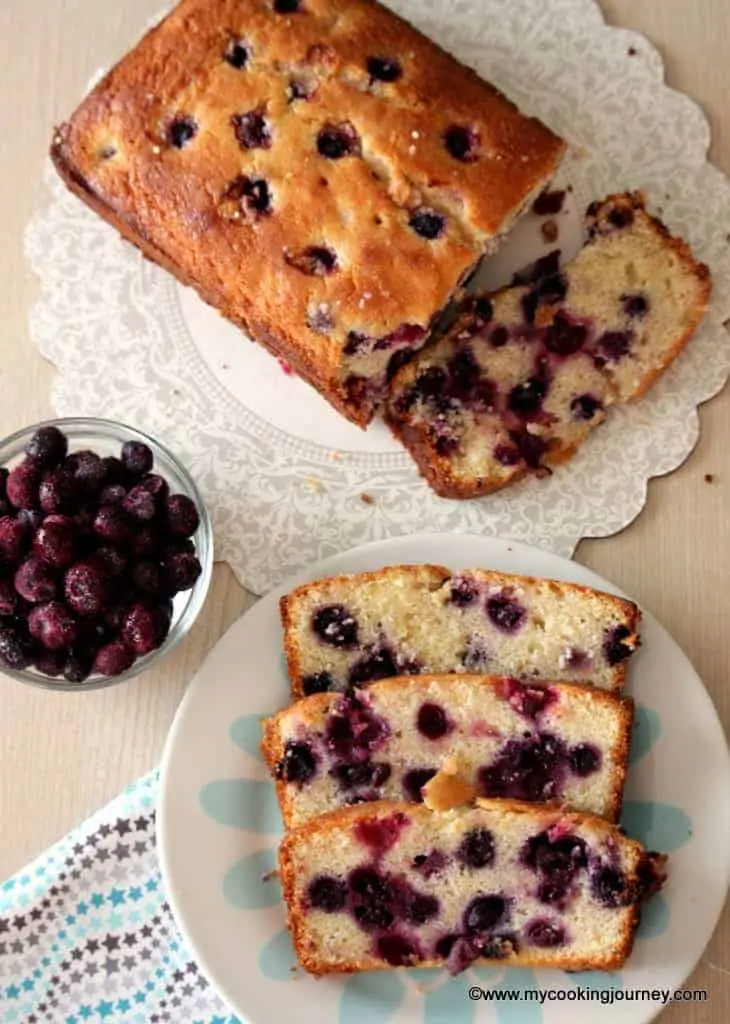 Lemon Blueberry Cake with some Blueberries