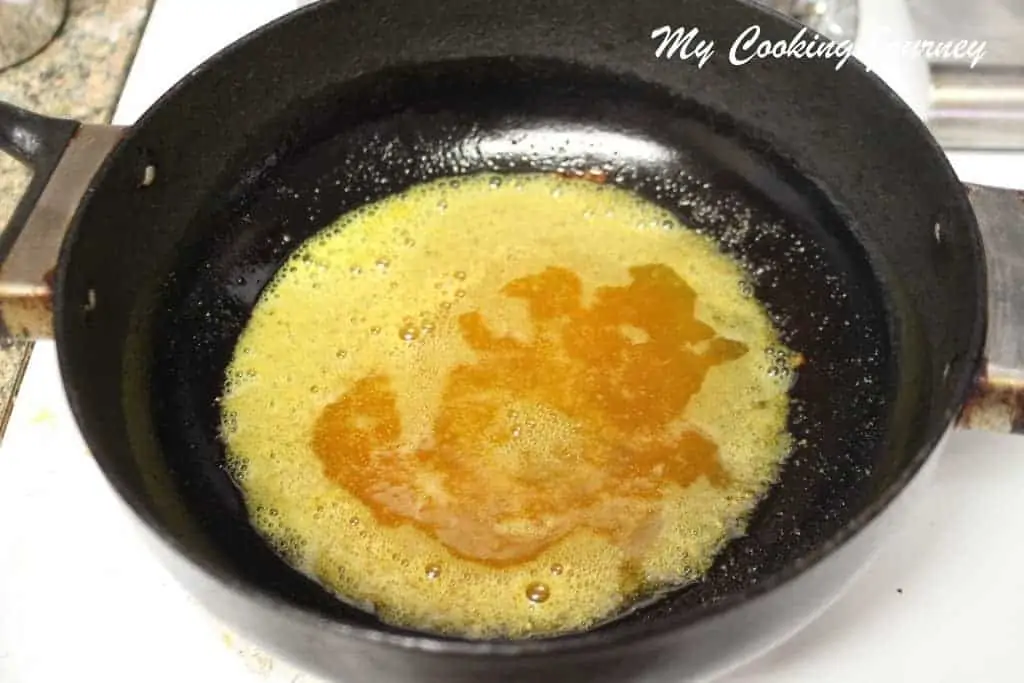 Heat the oil in a pan