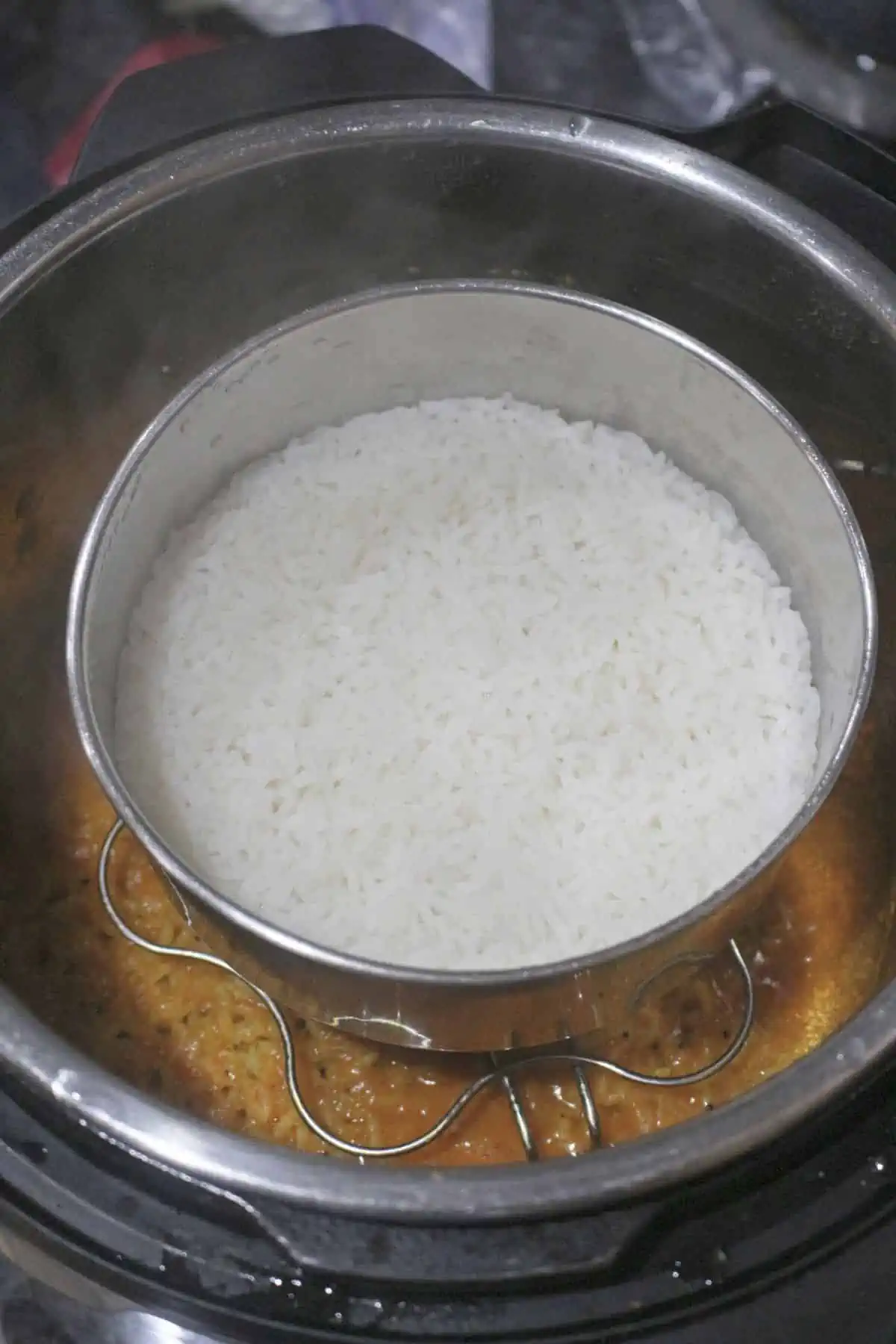 White rice and rasam rice pot in pot in an instant pot.