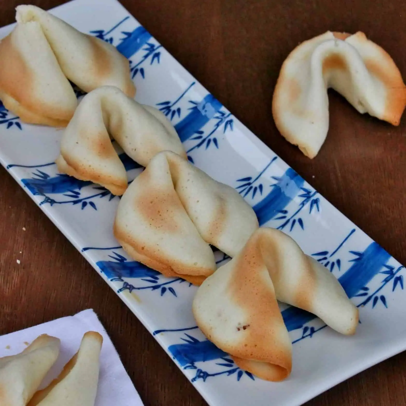Chinese Fortune Cookies in a plate - Featured Image