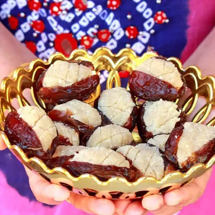 Moroccan stuffed dates in a basket - Featured Image