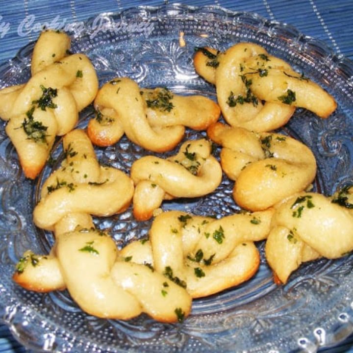 Garlic Knots in a glass plate - Featured Image