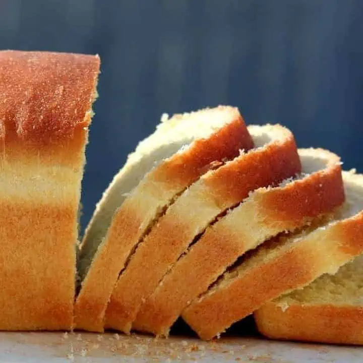 Semolina bread, sliced - Featured Image