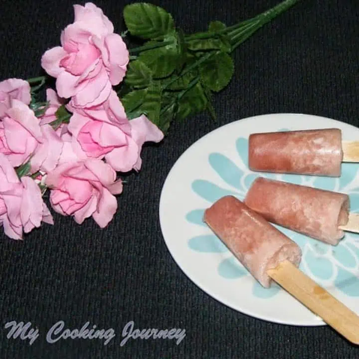 Banana Freezer Pops on a plate - Featured Image